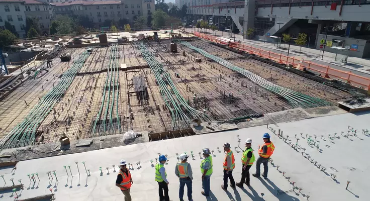 hommes sur un chantier