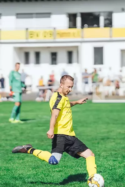 joueur de football en action